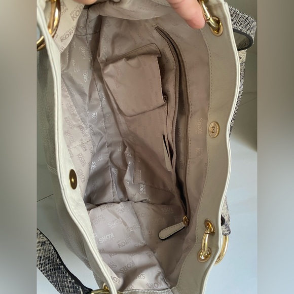 MICHAEL KORS Ivory Soft Pebbled Leather Hobo Shoulder Bag - Picture 8 of 16